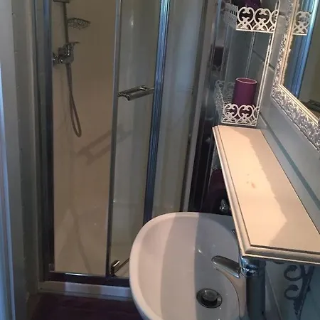 Les Perouilles - La Roulotte Climatisee Avec Jacuzzi De Josepha *