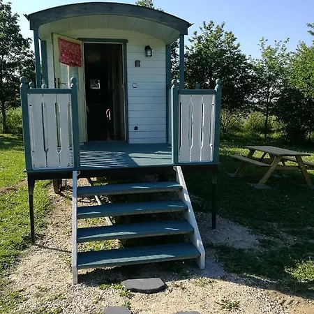 팜스테이 Gites Les Perouilles - La Roulotte Climatisee Avec Jacuzzi Et Piscine Hors Sol De Josepha *