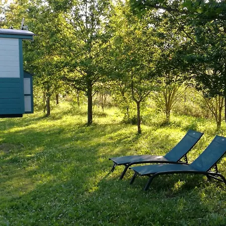 Gites Les Perouilles - La Roulotte Climatisee Avec Jacuzzi Et Piscine Hors Sol De Josepha *