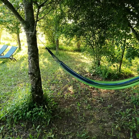 Les Perouilles - La Roulotte Climatisee Avec Jacuzzi De Josepha *