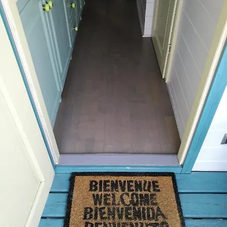 Farm stay Les Perouilles - La Roulotte Climatisee Avec Jacuzzi De Josepha *