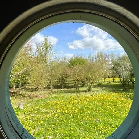 Gites Les Perouilles - La Roulotte Climatisee Avec Jacuzzi Et Piscine Hors Sol De Josepha Vakantieboerderij *
