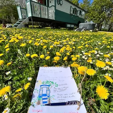 Les Perouilles - La Roulotte Climatisee Avec Jacuzzi De Josepha