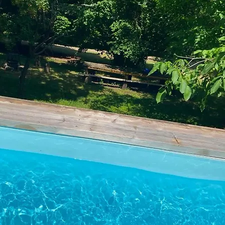 Vakantieboerderij Gites Les Perouilles - La Roulotte Climatisee Avec Jacuzzi Et Piscine Hors Sol De Josepha