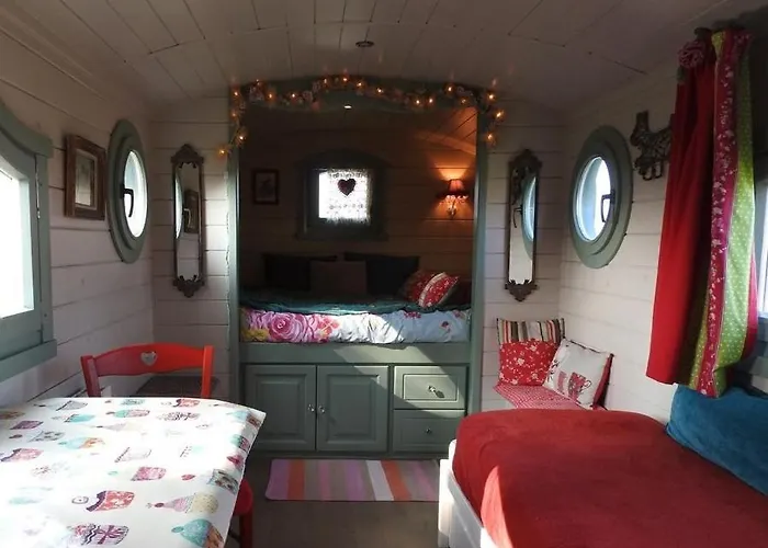 Κατάλυμα σε φάρμα Les Perouilles - La Roulotte Climatisee Avec Jacuzzi De Josepha *