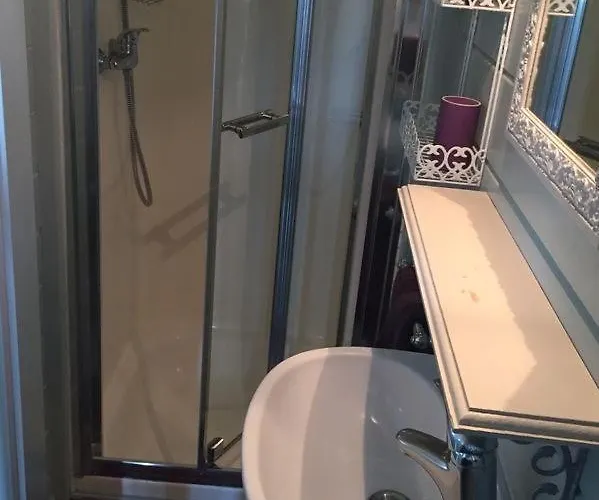 Les Perouilles - La Roulotte Climatisee Avec Jacuzzi De Josepha *