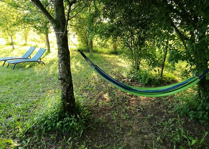 Les Perouilles - La Roulotte Climatisee Avec Jacuzzi De Josepha *