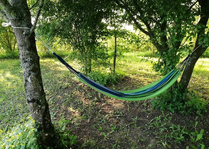 Les Perouilles - La Roulotte Climatisee Avec Jacuzzi De Josepha *