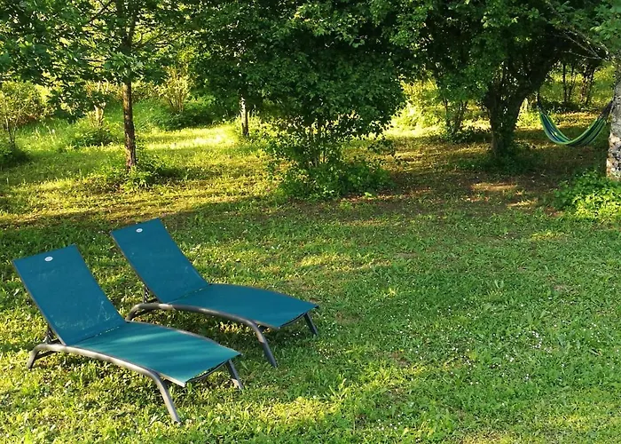 Les Perouilles - La Roulotte Climatisee Avec Jacuzzi De Josepha Κατάλυμα σε φάρμα Puymiclan