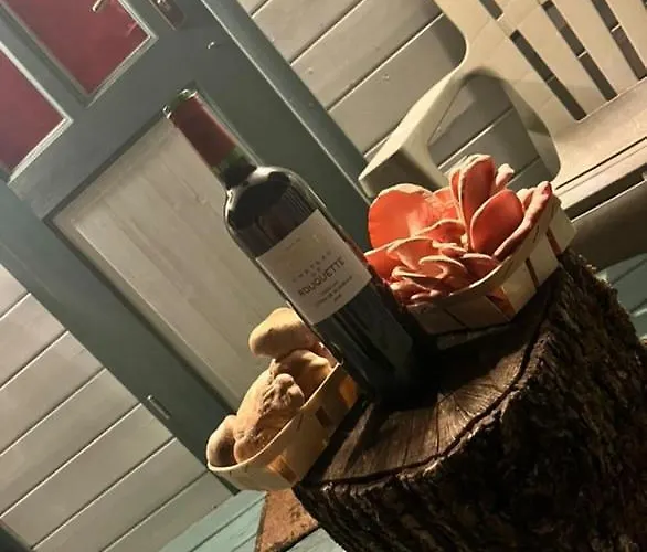 Les Perouilles - La Roulotte Climatisee Avec Jacuzzi De Josepha Κατάλυμα σε φάρμα Puymiclan