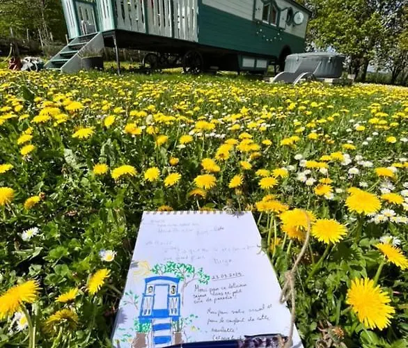 Les Perouilles - La Roulotte Climatisee Avec Jacuzzi De Josepha